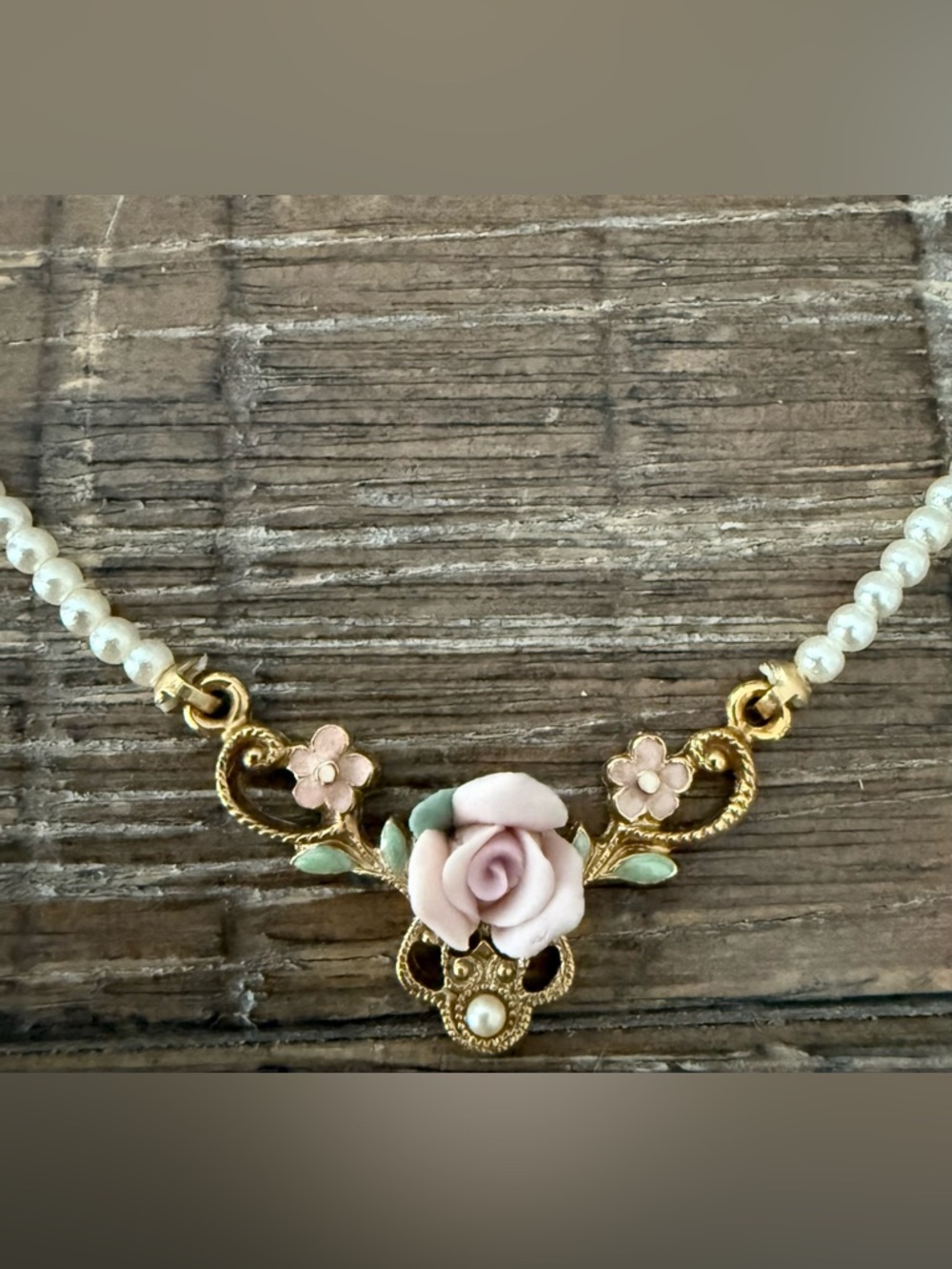 1928 Faux Pearl Dainty Necklace with Pink Rose Ceramic Pendant Victorian Revival - Picture 4 of 10